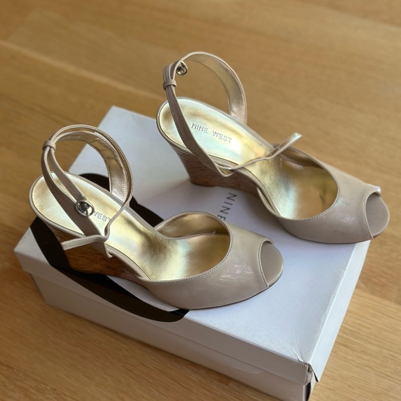NINE WEST PLATFORM - Picture 1 of 5
